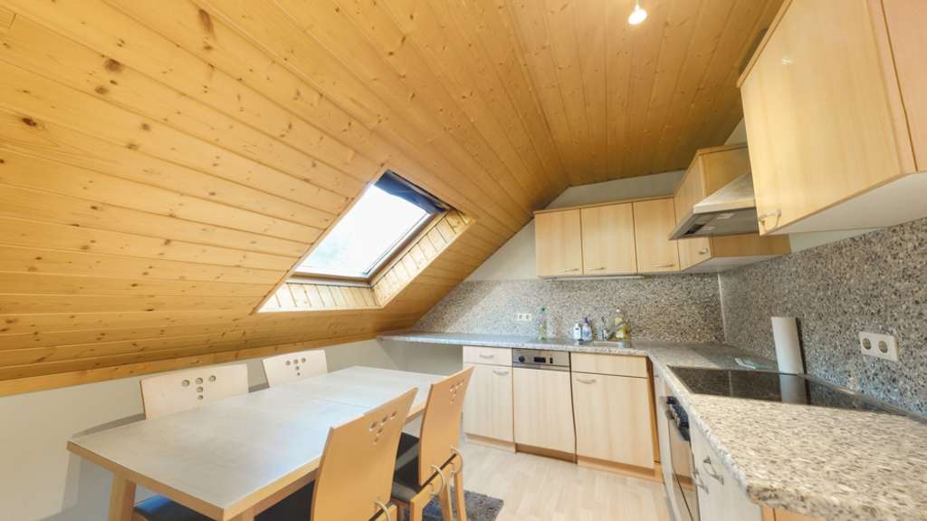 Immobilie in Wartenberg-Rohrbach - Charmante Dachgeschosswohnung im 3-Parteienhaus mit Balkon, Garten, Stellpaltz und Garage - Bild 4