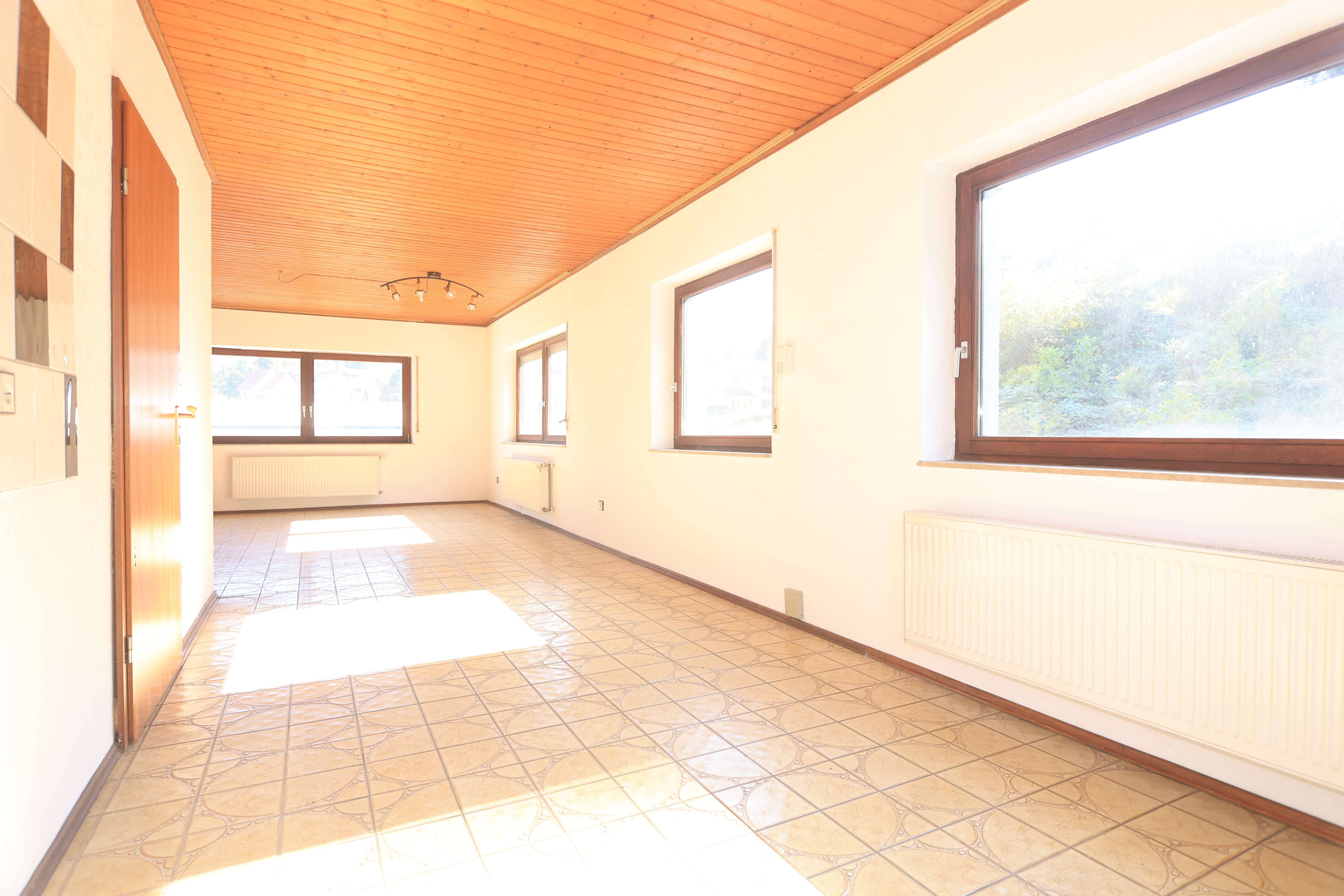 Immobilie in Rimbach - *bezugsfrei* lichtdurchflutet, offener Wohn-Essbereich und toller Schnitt - Wohnen und Arbeiten - Bild 1