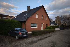 Zweifamilienhaus  in ruhiger Lage von Salzgitter-Bad – Die vollständige Adresse der Immobilie erhältst du vom Anbieter., 38259 Salzgitter-Bad, Salzgitter – Vorschaubild 1