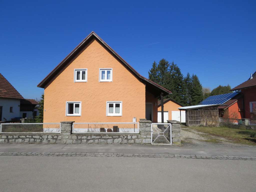 Immobilie in Mariaposching - Einfamilienhaus mit Anbau und Nebengeb. in absolut ruhiger Ortsrandlage zw. Metten u. Niederwinkling - Bild 2