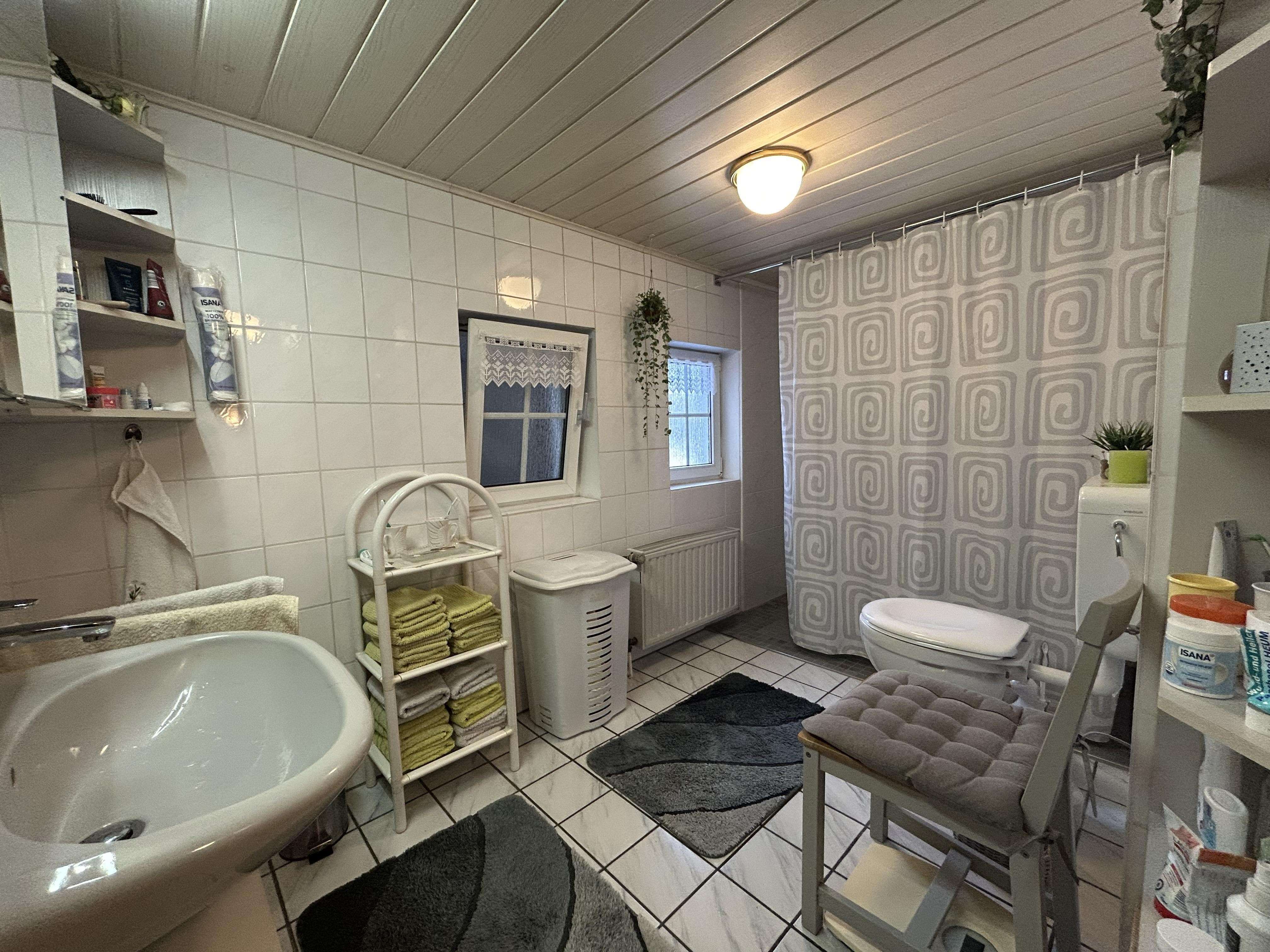 Immobilie in Extertal - Historisches Fachwerkhaus mit zusätzlicher Wohneinheit im Herzen von Bösingfeld - Bild 2