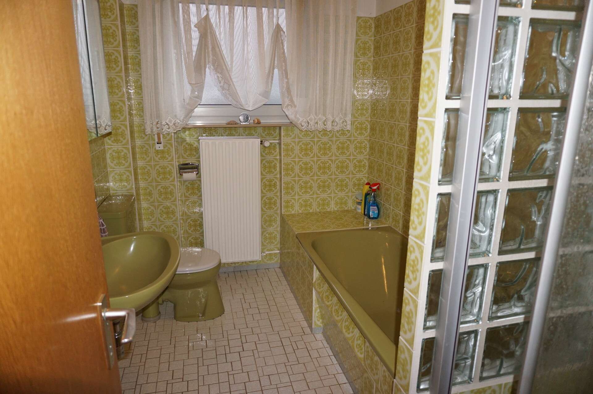 Immobilie in Guxhagen - Attraktives Zweifamilienhaus in ruhiger, naturnaher Lage. Keine Käuferprovision! - Bild 1