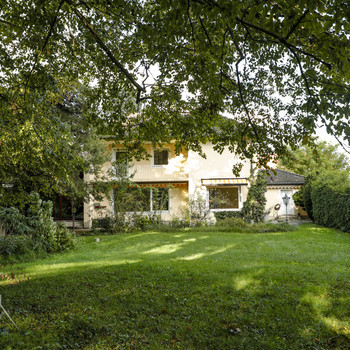 Idyllisch - Einzigartig - für die ganze Familie: Einfamilienhaus in einer Parkanlage mit Badeweiher