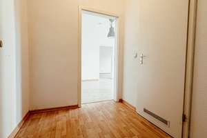 Charmante 2-Zimmer-Denkmalschutzwohnung mit Balkon im Erbbaurecht – Die vollständige Adresse der Immobilie erhältst du vom Anbieter., 30655 List, Hannover – Vorschaubild 2