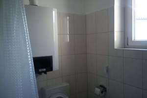 2 (nahezu gleich große) Zimmer+Wohnküche+Bad :  Ideal auch für WG/Student*innen – Klinkerberg 35, 86152 Stadtjägerviertel, Augsburg – Vorschaubild 3