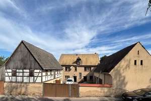 Historischer 3-Seitenhof mit großem Grundstück und viel Potenzial – Die vollständige Adresse der Immobilie erhältst du vom Anbieter., 4654 Frohburg – Vorschaubild 1