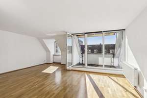 Zentrale Dachgeschosswohnung in Haidhausen bis 31.12. – Einsteinstraße 121, 81675 Steinhausen, München – Vorschaubild 2