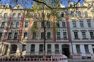 Zeitlose Eleganz: vermietete 2-Zimmer-Wohnung in denkmalgeschütztem Haus