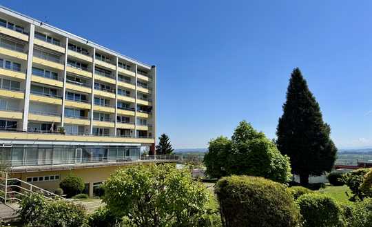 Voll möbliertes 1,5-Zimmer-Apartment mit beeindruckender See- und Bergsicht und Garage