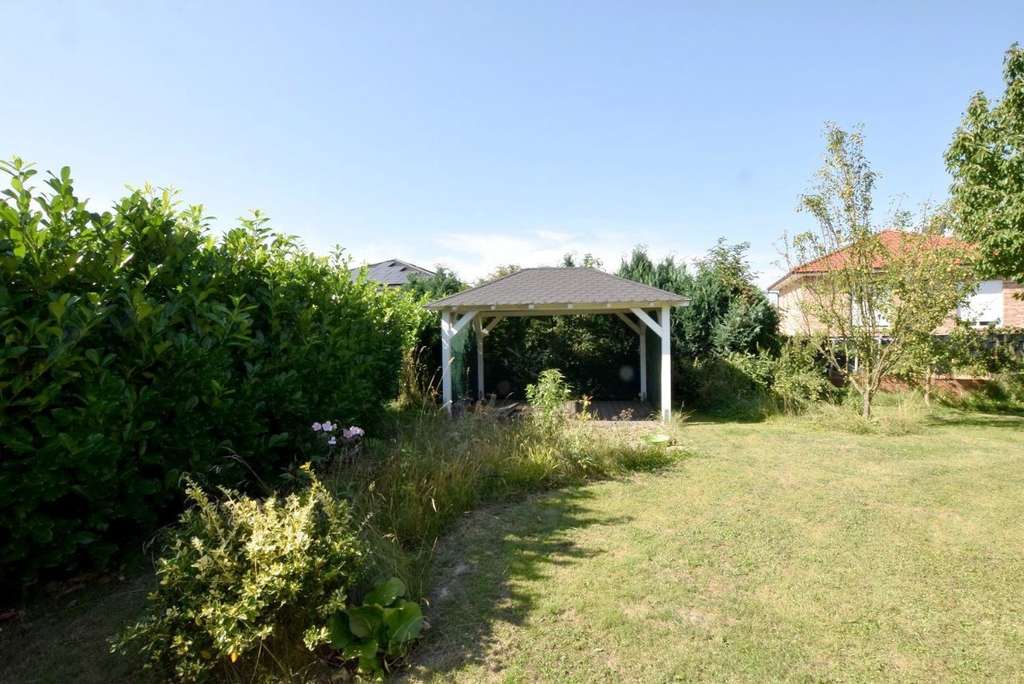 Immobilie in Wolsdorf - Große, helle Doppelhaushälfte mit 7 Zimmern, Einbauküche, schönem Garten + Terrasse ... - Bild 4