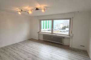 Renovierte große Wohnung, ebenerdig, mit Stellplatz vor der Tür. Frisch renoviert