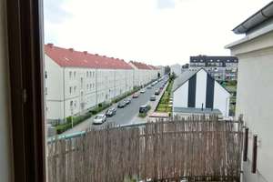 2 Raumwohnung mit Einbauküche, Balkon und Stellplatz zu vermieten