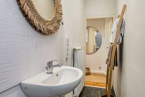 Stylish Fully Furnished Studio Apartment with Workspace – Prime Location in Prenzlauer Berg – Erich-Weinert-Straße 16, 10439 Prenzlauer Berg, Berlin – Vorschaubild 9