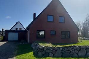 Exklusives Zweifamilienhaus mit großem Garten in begehrter Lage von Neukirchen (Nordfriesland) – Andreas-Hansen-Siedlung 13, 25927 Neukirchen – Vorschaubild 2