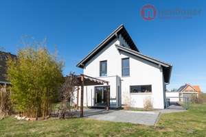 Modernes Einfamilienhaus mit Galerie, Wärmepumpe, Smart Home und großem Grundstück in ruhiger Lage – Die vollständige Adresse der Immobilie erhältst du vom Anbieter., 21449 Radbruch – Vorschaubild 1