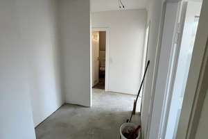 Modernes Badezimmer und Balkon - 3 ZW in Sündersbühl – Ossietzkystr. 61, 90439 Sündersbühl, Nürnberg – Vorschaubild 9