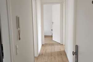 Helles WG-Zimmer (2er-WG) – 380€ kalt – Nähe U2 Schweinau – nur Frauen – Geisseestraße 5, 90439 St. Leonhard, Nürnberg – Vorschaubild 4