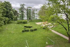 Frisch sanierte Wohnung mit Balkon und Spielplatz – Ideal für kleine Familien – Dr.-Salvador-Allende-Straße 254, 9119 Kappel, Chemnitz – Vorschaubild 1