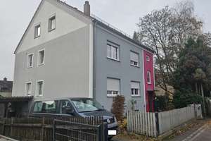 Dreifamilienhaus in ruhiger Wohnlage am Rehbühl in Weiden – Die vollständige Adresse der Immobilie erhältst du vom Anbieter., 92637 Rehbühl, Weiden in der Oberpfalz – Vorschaubild 1