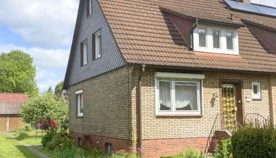 Bild von FÜR HANDWERKER: Doppelhaushälfte mit großem Sonnen-Garten und Garagenhaus in Alt-Rahlstedt