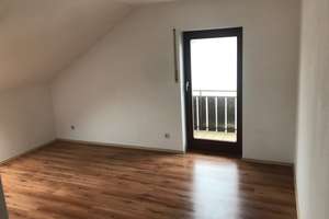 Sehr ruhige, helle 2-Zi-DG-Wohnung mit sep. Küche und Balkon in München Aubing – 81249 Aubing-Süd, München – Vorschaubild 5