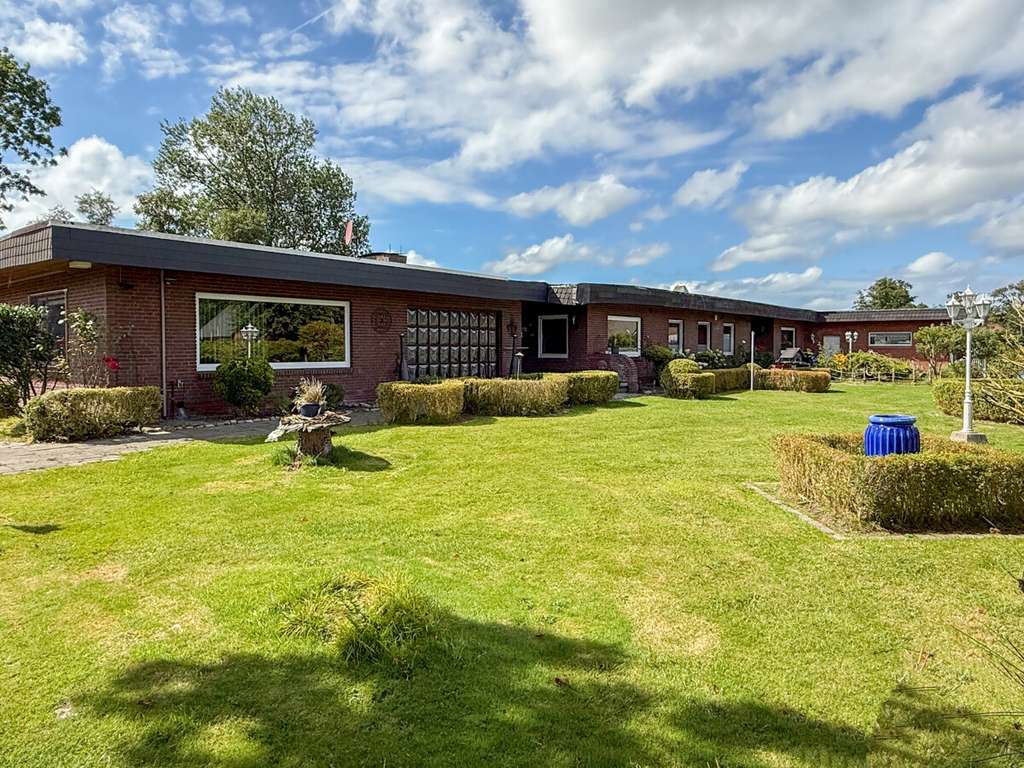 Immobilie in Südbrookmerland - Sanierungsbedürftiger Bungalow im Villenstil mit traumhaftem Grundriss - Bild 2