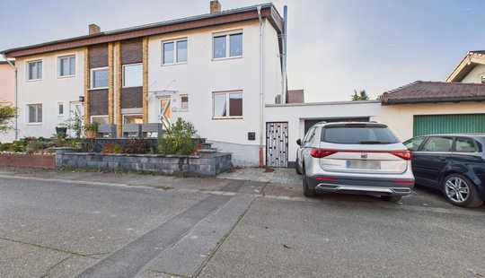 Bild von Großzügige Doppelhaushälfte mit Kamin, Dachterrasse und viel Potenzial in Bürstadt-Bobstadt