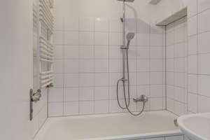 Stilvolle Altbauperle in Bestlage – 4 Zimmer mit Balkon im kernsanierten Jugendstilhaus! – Fliegenstraße 5, 80337 Am alten südlichen Friedhof, München – Vorschaubild 13