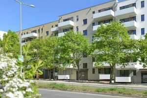 4 Zimmer mit Balkon - keine WBS Vermietung – Cecilienstraße 189, 12683 Berlin – Vorschaubild 2