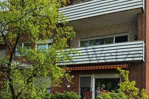 Gepflegtes Dreifamilienhaus in solider Klinkerbauweise mit einer freien Wohnung – Die vollständige Adresse der Immobilie erhältst du vom Anbieter., 33689 Sennestadt, Bielefeld – Vorschaubild 3
