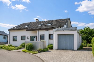 Provisionsfrei – Familienfreundliches EFH + ELW in guter Wohnlage mit Sauna und sonniger Terrasse