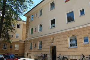 Toll ausgebaute 2 - Zimmer Dachgeschoss Wohnung mit Einbauküche in Zentrumsnähe! – 93055 Ostenviertel, Regensburg – Vorschaubild 2