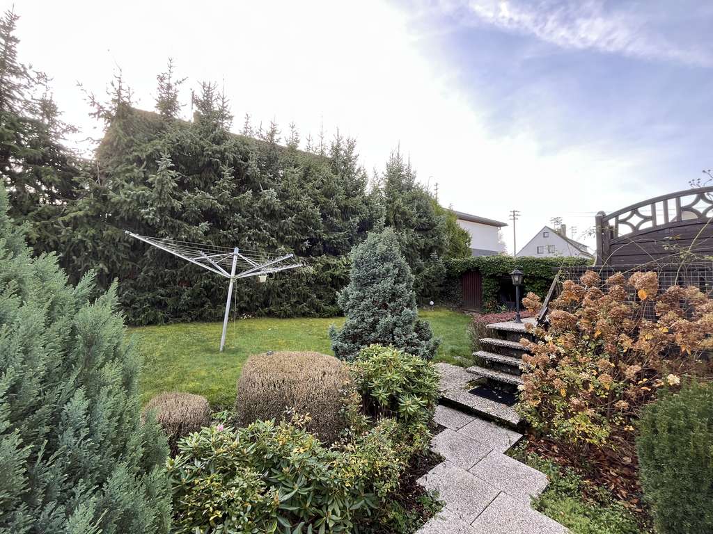 Immobilie in Wilnsdorf - Großzügiges helles Zweifamilienhaus - Bild 2