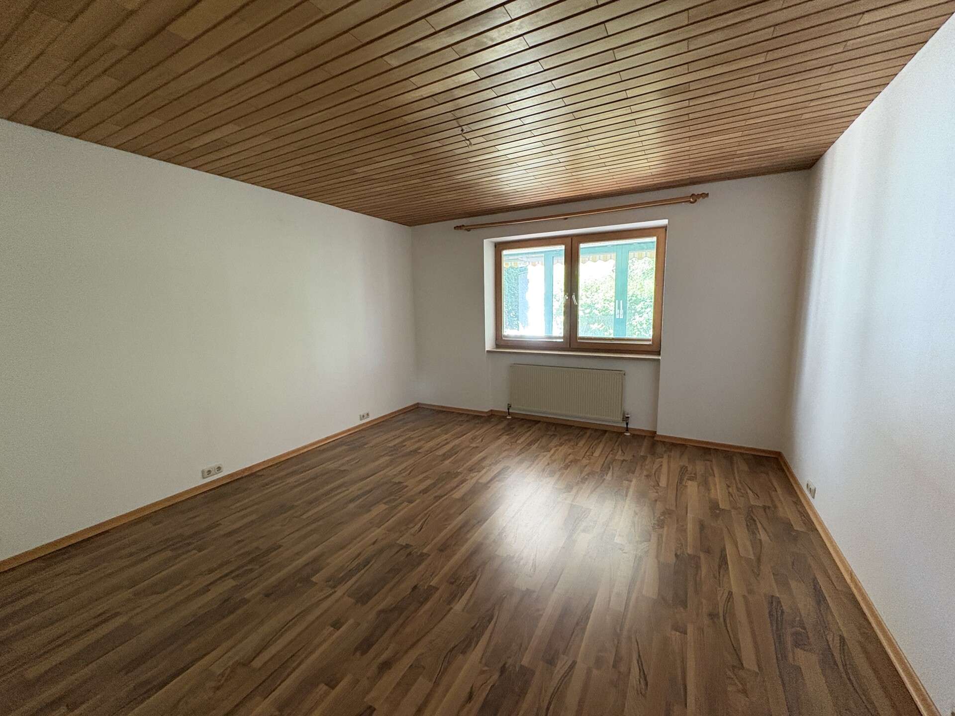 Immobilie in Mallersdorf-Pfaffenberg - Gepflegtes Einfamilienhaus mit Wintergarten in ruhiger Lage - Bild 1