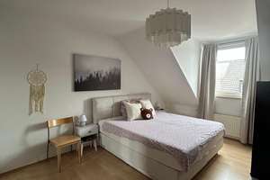 Wohnen mit Charakter: 3-Zimmer-Dachgeschosswohnung in Mönchengladbach
