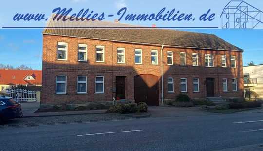 Bild von Vier Seiten Hof mit großzügigem Wohnhaus, großer Scheune, Garagen und Werkstatt, Grundstück in Ro...