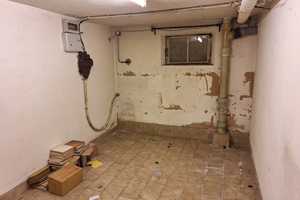 Renovierungsbedürftige DHH mit zwei getrennten Wohnungen auf schönem Grundstück mit Garten und Pool – Nürnberg – Vorschaubild 24
