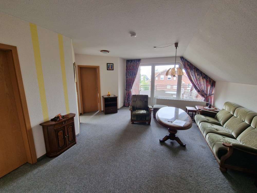 Immobilie in Lembruch - Charmante, gut vermietete zwei-Zimmer-Dachgeschosswohnung zu verkaufen - Bild 1