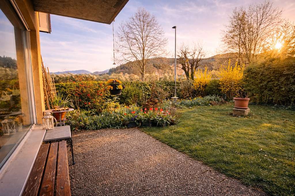 Immobilie in Staufen im Breisgau - Zweifamilienhaus mit guter Basis und Ausbaupotenzial - Bild 3