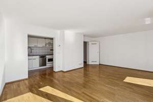 Zentrale Dachgeschosswohnung in Haidhausen bis 31.12. – Einsteinstraße 121, 81675 Steinhausen, München – Vorschaubild 1