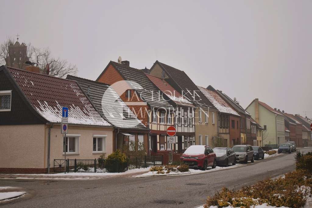 Immobilie in Salzwedel - Reihenhaus mit Geschichte – Fachwerkcharme und Raum für neue Ideen - Bild 0