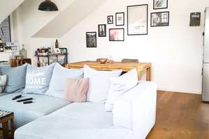 Moderne 2-Zimmer-Wohnung mit hohen Decken, Balkon und Einbauküche 