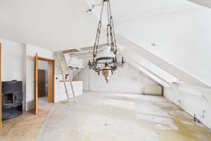 SITULI: 5-Zimmer-Dachgeschosswohnung mit viel Potenzial nahe Deutschem Museum – Die vollständige Adresse der Immobilie erhältst du vom Anbieter., 81541 Untere Au, München – Vorschaubild 2