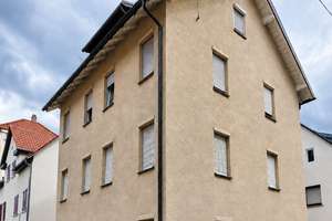 Freistehendes 4-Familienhaus in zentraler Lage, Einzelgarage, vielseitige Möglichkeiten