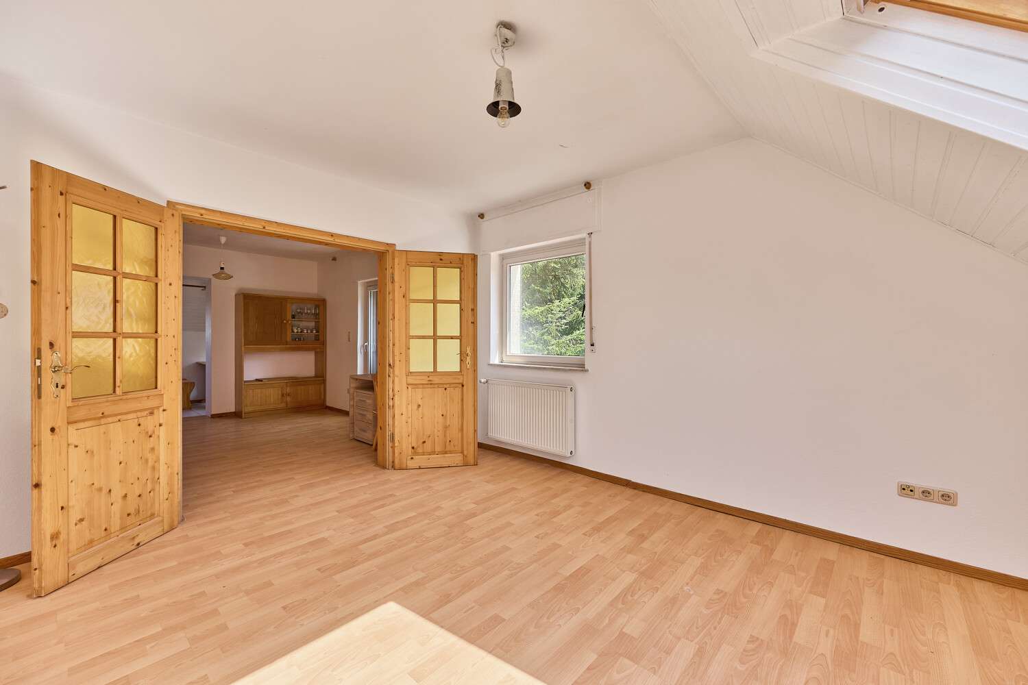 Immobilie in Mühltal - Dreifamilienhaus mit Potenzial in idyllischer Lage von Mühltal – Wohnen, Gestalten, Verwirklichen - Bild 1