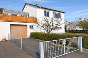**Charmantes Wohnhaus in begehrter Lage!** – Die vollständige Adresse der Immobilie erhältst du vom Anbieter., 71522 Backnang – Vorschaubild 1