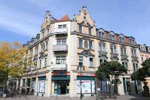 Schöne helle  2 Raumwohnung mit  Laminat, Bad mit Wanne