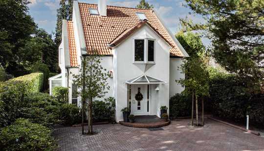 Bild von Modernisiertes EFH mit Wintergarten, Kamin, Garten und Vollkeller in familienfreundlicher Lage