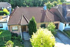Exklusiver, großer Walmdachbungalow mit herrlichem Garten, großer Terrasse & Garage in ruhiger Lage! – Die vollständige Adresse der Immobilie erhältst du vom Anbieter., 50169 Kerpen – Vorschaubild 3