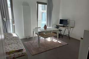 Students Only: Untermiete bis 31.03.27: Schicke 1-Zimmer Wohnung im Studentenwohnheim in Wiesbaden – Dotzheimer Straße 152, 65197 Rheingauviertel / Hollerborn, Wiesbaden – Vorschaubild 1
